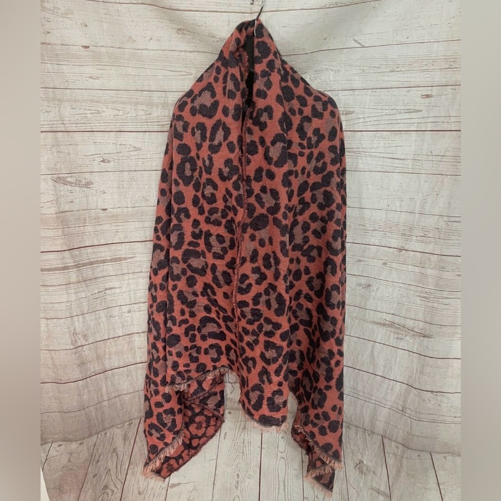 👚 Old Navy Coral Leopard Print Fringe Blanket Scarf Wrap Pashmina